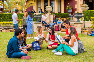 緑豊かなキャンパスで交流も