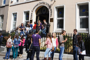 学校の入り口の雰囲気