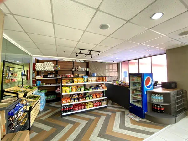 GLCの校内売店の全景