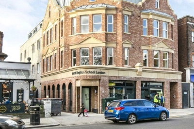 ナセルイングリッシュスクール・ロンドンの学校外観