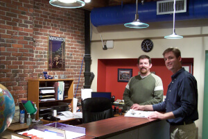 学校の受付にて