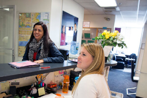 学校受付の様子