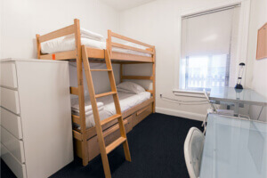 学校寮のツイン部屋