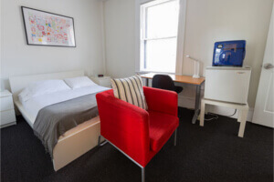 学校寮のダブル部屋